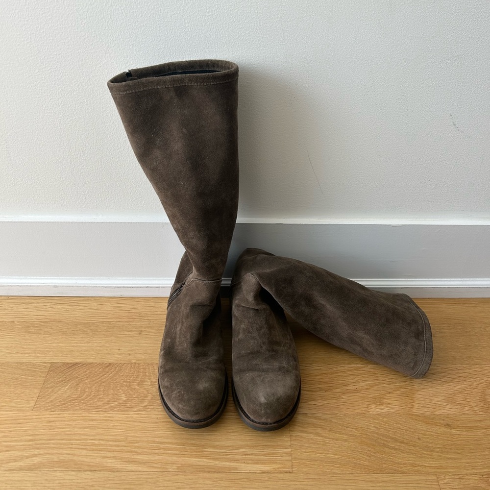 Suede Knee-high boots from La Canadienne. Size 8